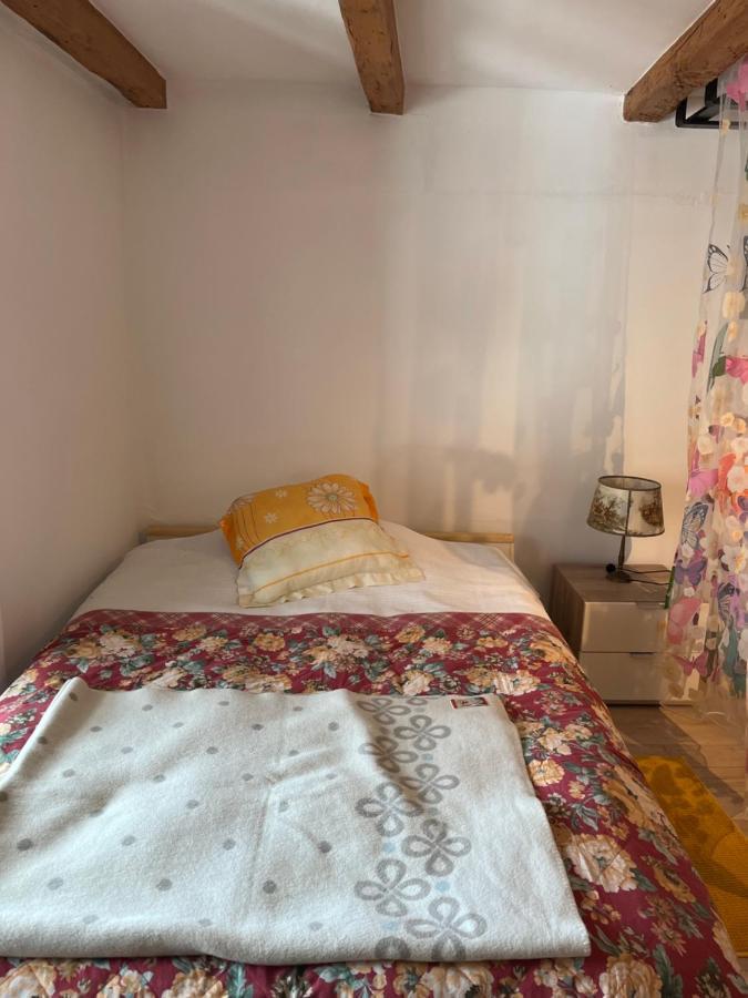 Chambre Papillon Avec Acces Terasse La Neuveville Exterior photo